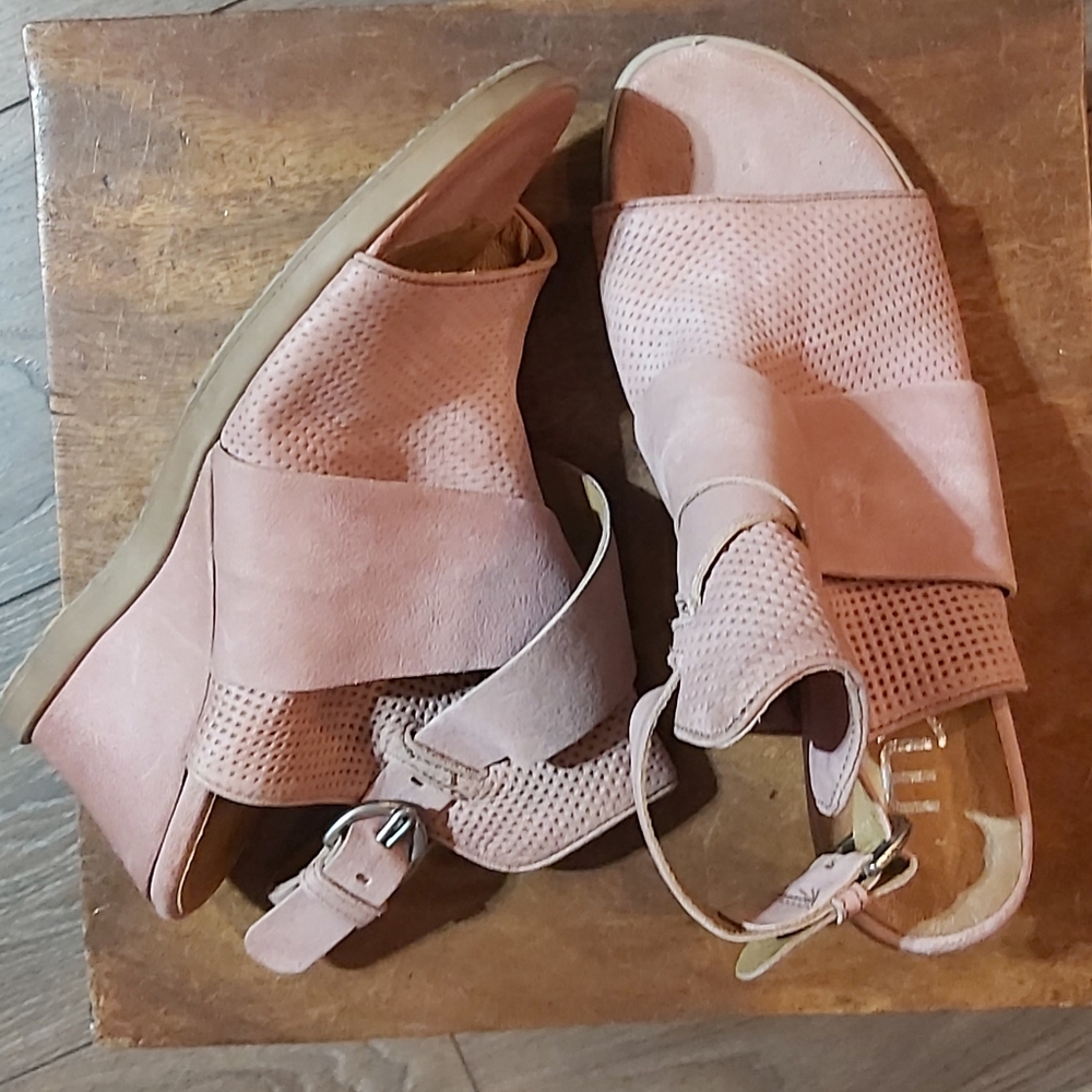 MJUS Pink Leather Wedge Sandals